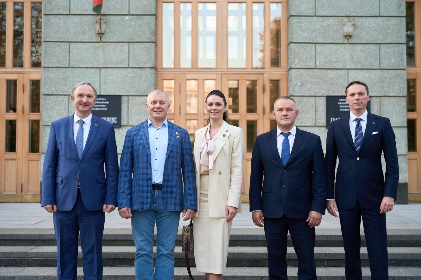 В БНТУ прошла встреча с космонавтами Олегом Новицким и Мариной Василевской